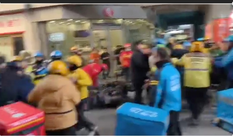 美团饿了么外卖小哥打群架1 美团饿了么外卖小哥打群架1