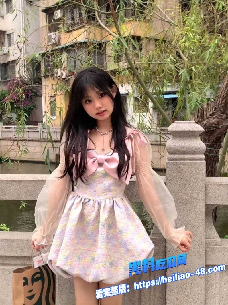 瓜友爆料江西抚州幼儿园23岁男老师邹意翻车脚踏多条船渣男多人暧昧线下约炮视频流出 1 瓜友爆料江西抚州幼儿园23岁男老师邹意翻车脚踏多条船渣男多人暧昧线下约炮视频流出 1