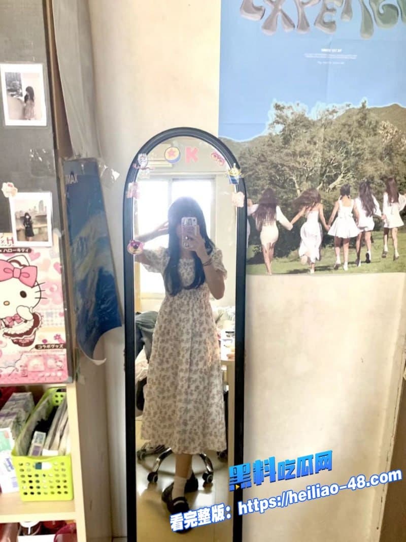 瓜友爆料江西抚州幼儿园23岁男老师邹意翻车脚踏多条船渣男多人暧昧线下约炮视频流出 10 瓜友爆料江西抚州幼儿园23岁男老师邹意翻车脚踏多条船渣男多人暧昧线下约炮视频流出 10