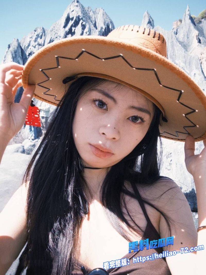 高颜值清纯美少女情侣自拍激情视频惨遭渣男曝光白丝口交太会玩3