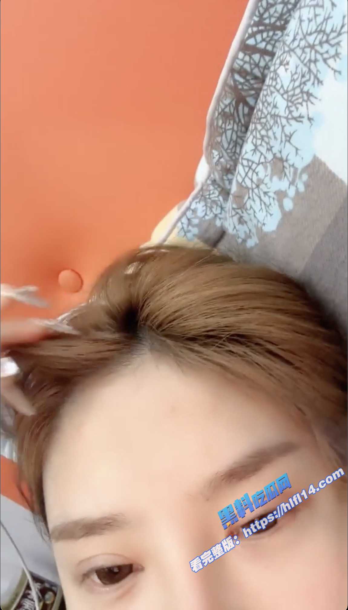 精神小妹 沈思悲剧 下海直播捞金 大跳脱衣舞 榜一大哥打赏 直接掰开骚穴给大哥看！6