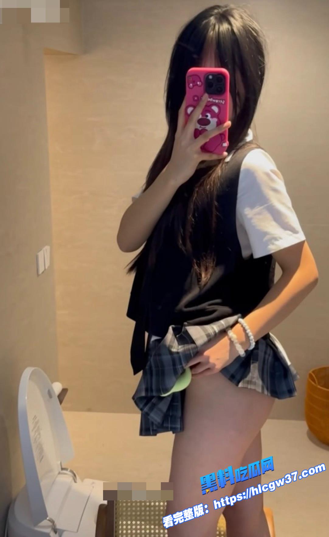 推特新晋萝莉舞姬 讨厌小鱼干 最新福利裸舞合集流出 小小的身躯 极致的诱惑！2.jpg