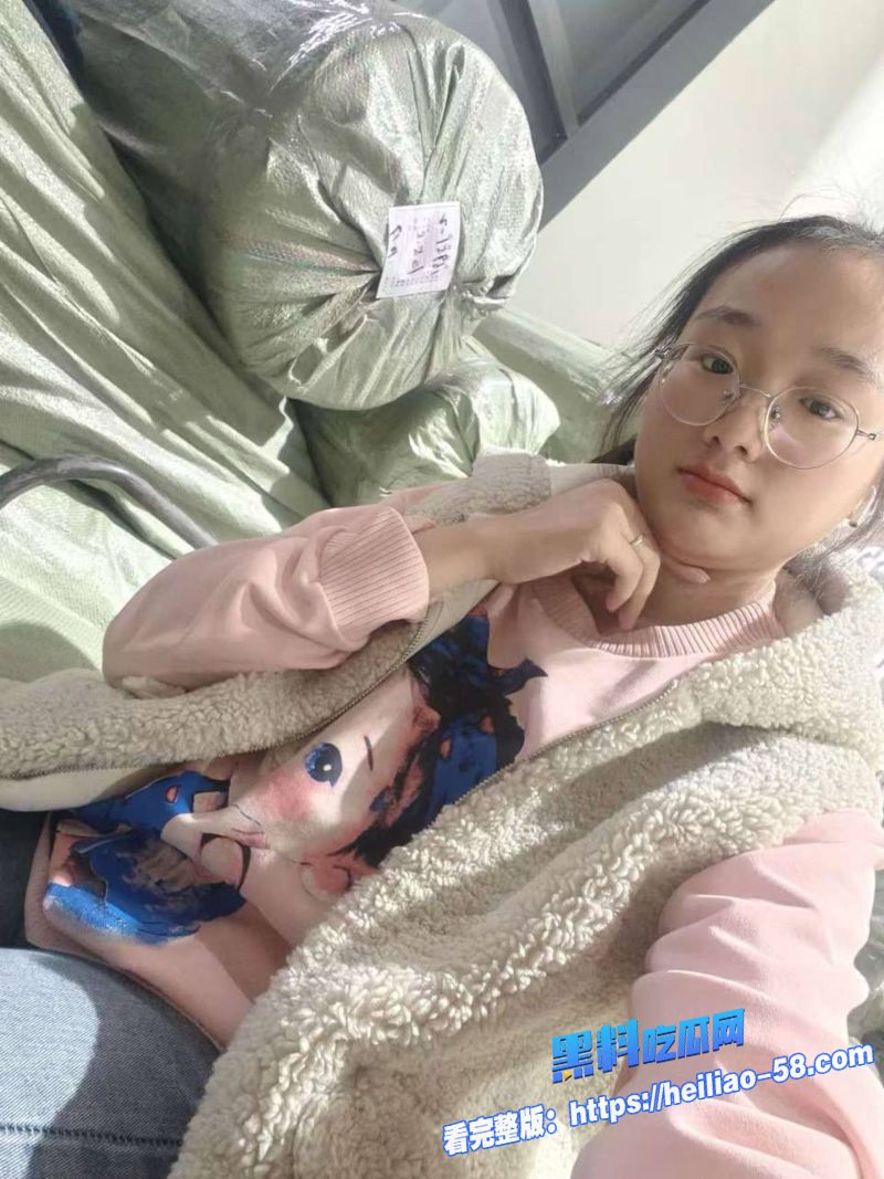 友投稿杭州家庭主妇谢瑶空房寂寞自拍首秀 2 友投稿杭州家庭主妇谢瑶空房寂寞自拍首秀 2