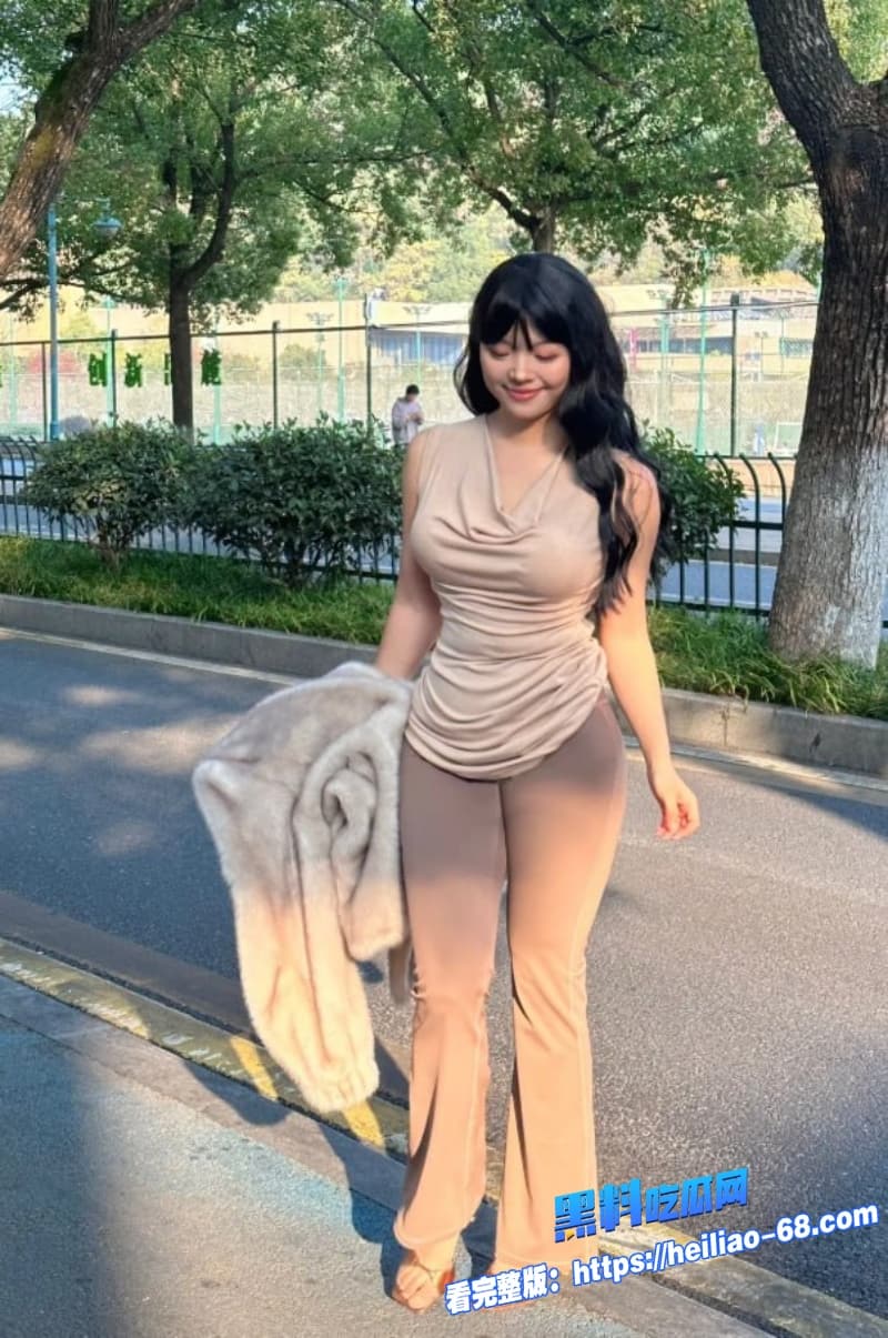 真实叔嫂乱伦巨乳嫂子身穿性感黑丝疯狂勾引白虎嫩穴被巨屌疯狂爆干全程诱惑满满2