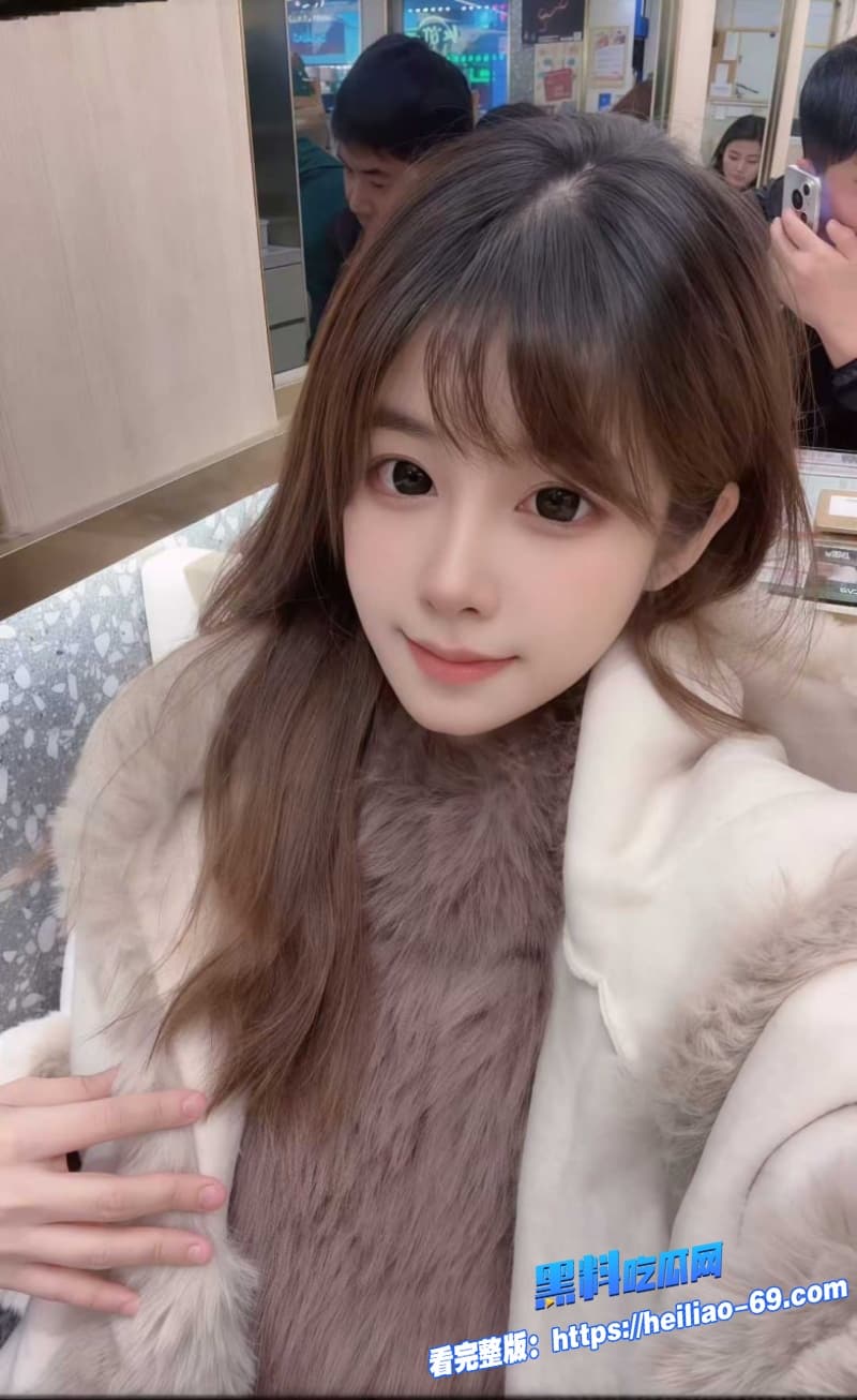 海角姐弟乱伦弟弟深夜钻被窝操到大姐无奈喷水乱伦史越拒绝越上瘾3