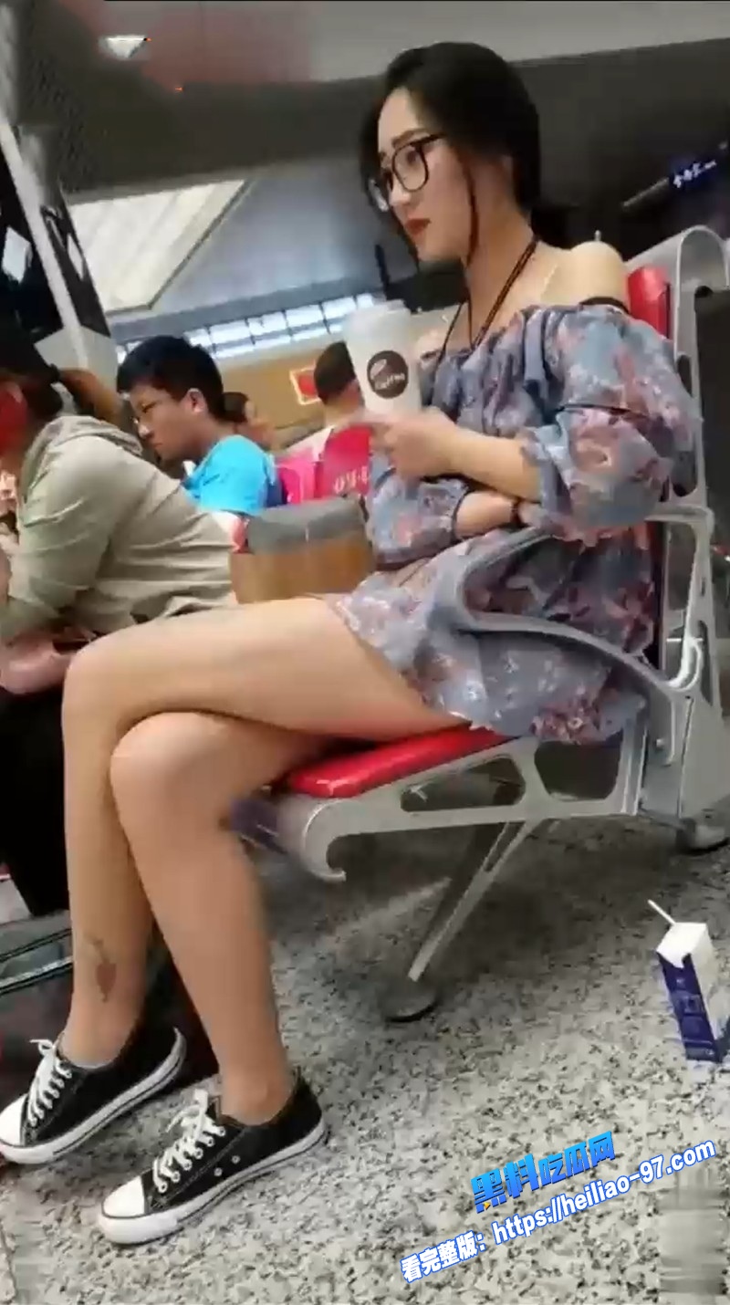 偷拍大神稀缺厕拍资源尾随艺术生长发妹厕所自慰被发现完整版6