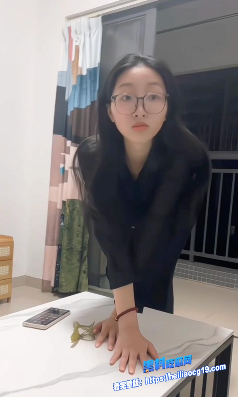 反差眼镜妹最新福利视频2 反差眼镜妹最新福利视频2