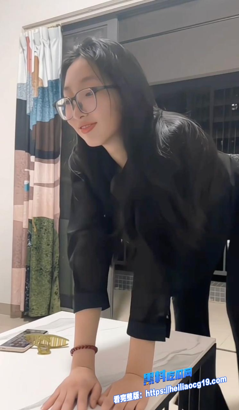 反差眼镜妹最新福利视频4 反差眼镜妹最新福利视频4