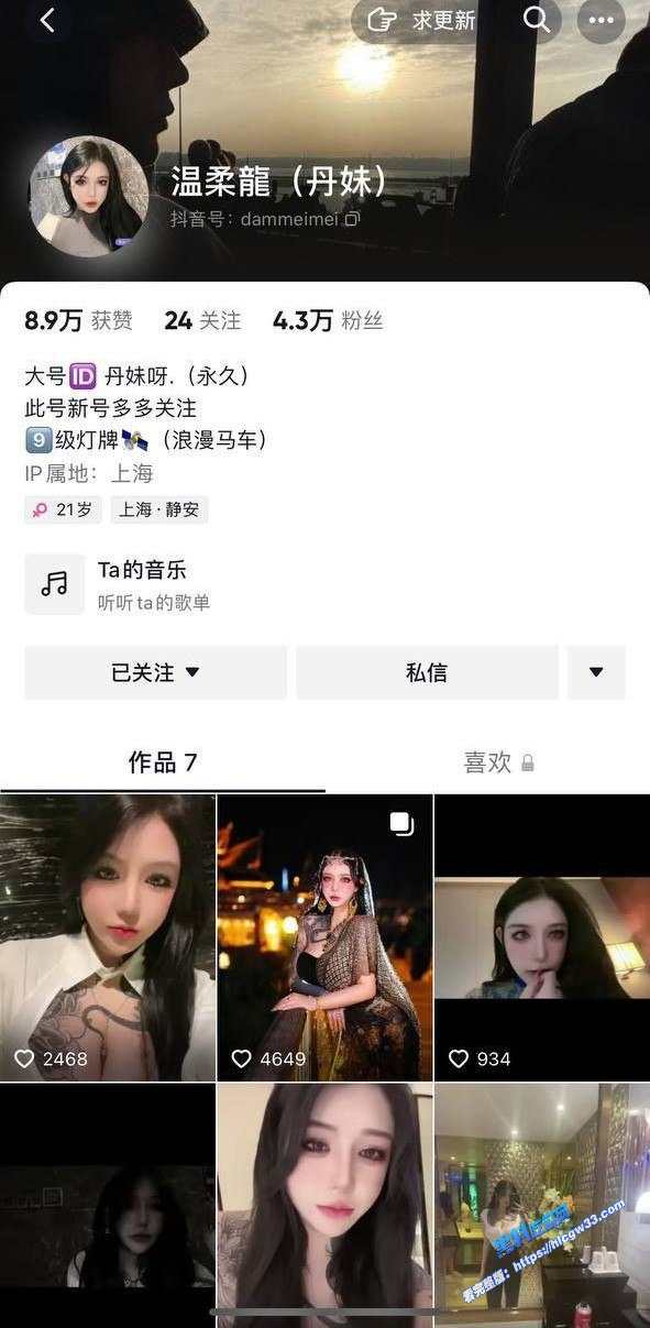 抖音四万粉丝的巨乳精神小妹啪啪视频被曝光身材丰满诱人还有3P震撼画面 图1