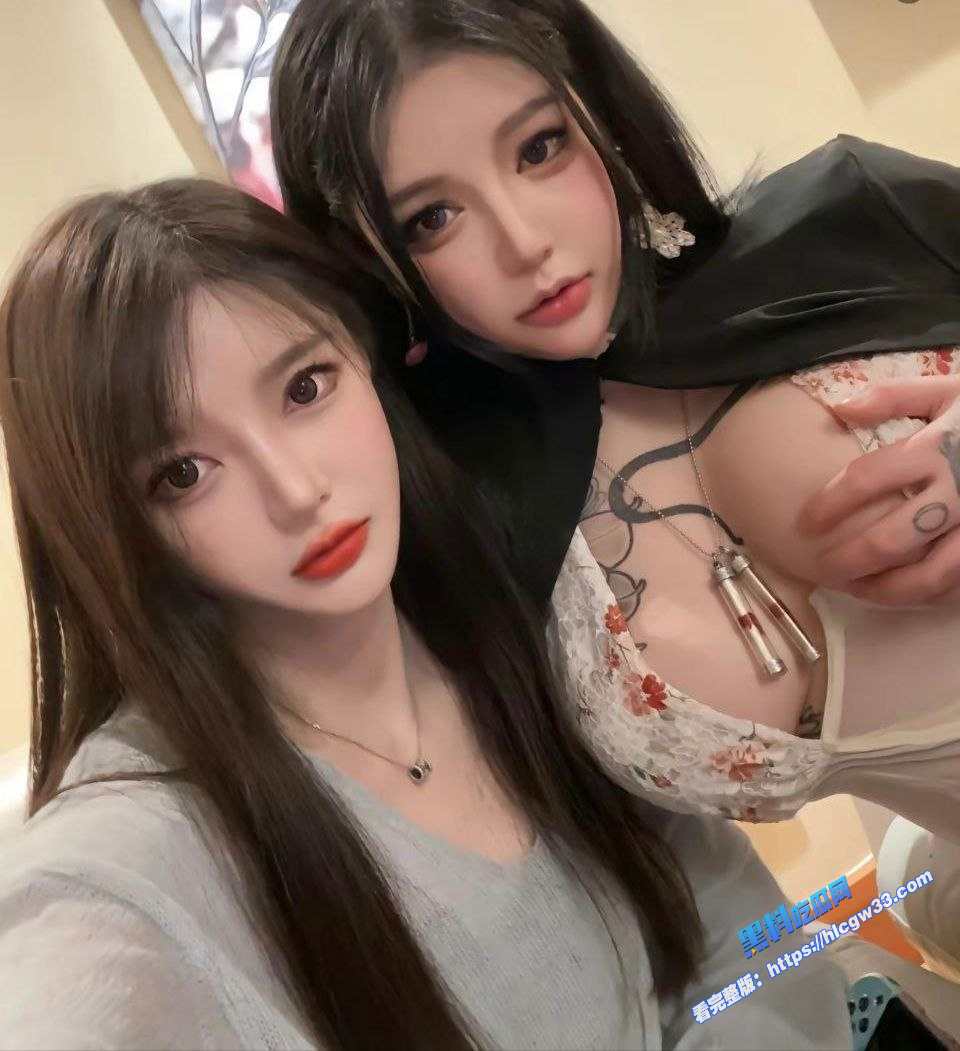 抖音四万粉丝的巨乳精神小妹啪啪视频被曝光身材丰满诱人还有3P震撼画面 图3
