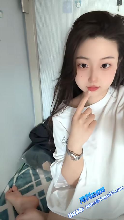 抖音00后微胖高颜值网红 小佳甜心 火辣自拍秀美脚长腿诱惑红唇 撩人身材一秒吸睛！图6