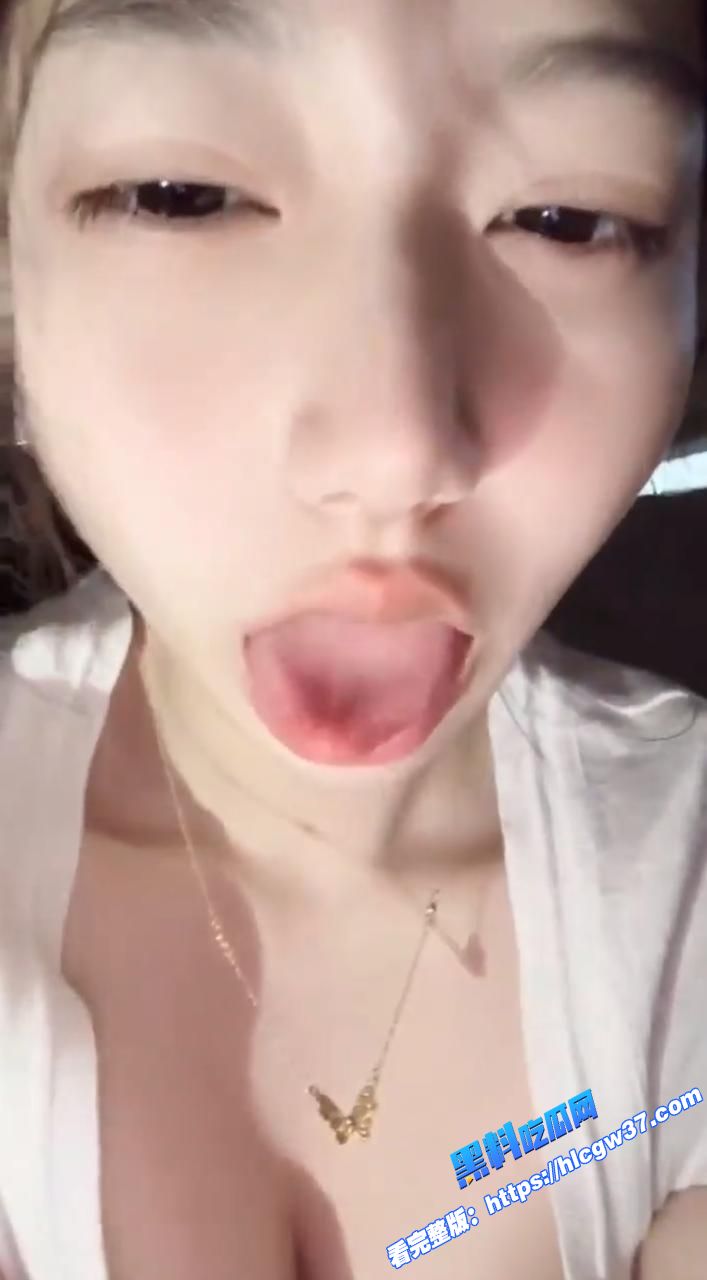 抖音00后微胖高颜值网红 小佳甜心 火辣自拍秀美脚长腿诱惑红唇 撩人身材一秒吸睛！图16