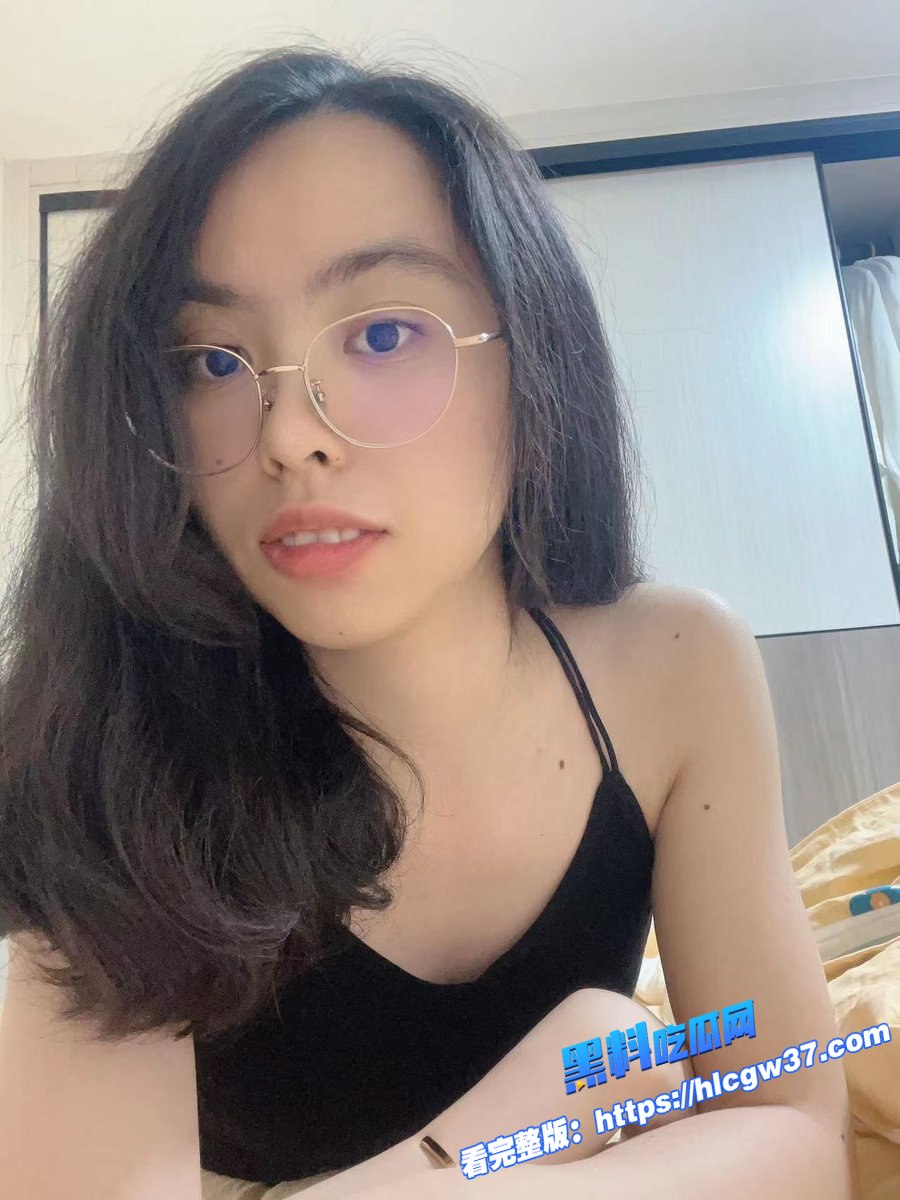 四川女大学生性欲超强喜欢穿网袜和小短裙在酒店给男友口交然后被疯狂输出操出水视频流出 4