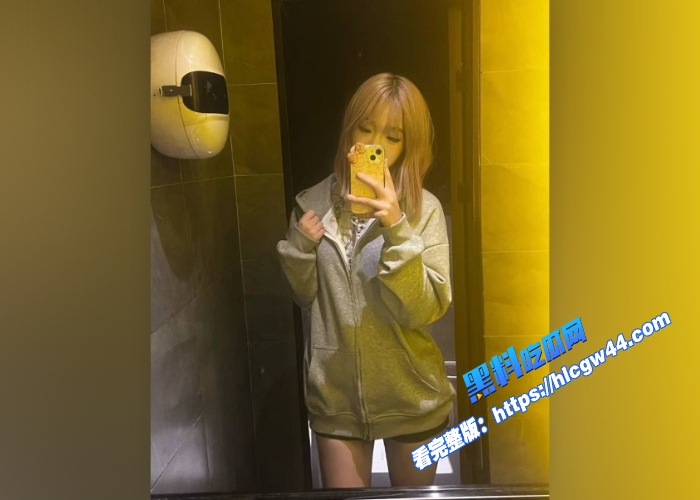辽宁商贸职业学院精神小妹床上化身骚母狗抠逼自慰的叫声充满整个房间 图5WH700x500px 辽宁商贸职业学院精神小妹床上化身骚母狗抠逼自慰的叫声充满整个房间 图5WH700x500px