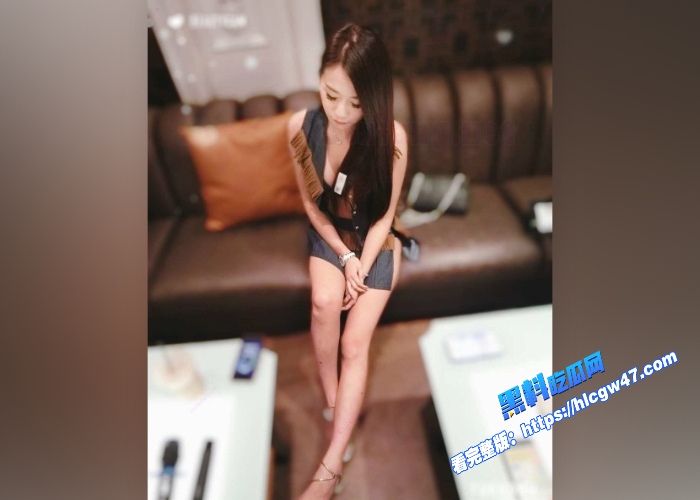 台湾龙华科技大学王艺宣自拍揉奶自慰视频校园的青春女神原来这么骚 图4WH700x500px