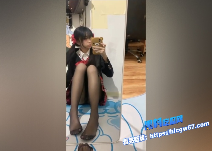 广东超级可爱的高中生萝莉被金主包养发给金主爸爸的自慰视频流出小穴超级粉嫩 4 广东超级可爱的高中生萝莉被金主包养发给金主爸爸的自慰视频流出小穴超级粉嫩 4