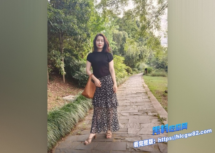 911爆料就要爆料年少不知少妇好错把少女当成宝合集版第四期各类情趣内衣加真实自拍全曝光现在妈妈文化这么流行感觉比少女还带劲 图1