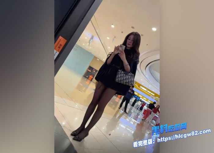国庆假期老婆出去游山玩水给岳父戴上了绿帽把丈母娘按在地上当成狗一样操丈母娘受不了骚叫喊的震天响 图2 国庆假期老婆出去游山玩水给岳父戴上了绿帽把丈母娘按在地上当成狗一样操丈母娘受不了骚叫喊的震天响 图2