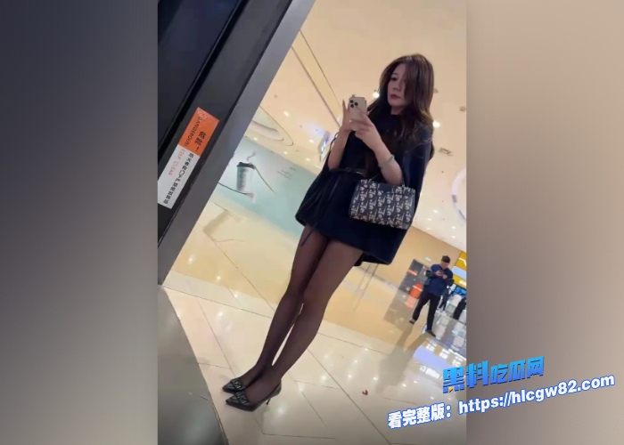国庆假期老婆出去游山玩水给岳父戴上了绿帽把丈母娘按在地上当成狗一样操丈母娘受不了骚叫喊的震天响 图3 国庆假期老婆出去游山玩水给岳父戴上了绿帽把丈母娘按在地上当成狗一样操丈母娘受不了骚叫喊的震天响 图3