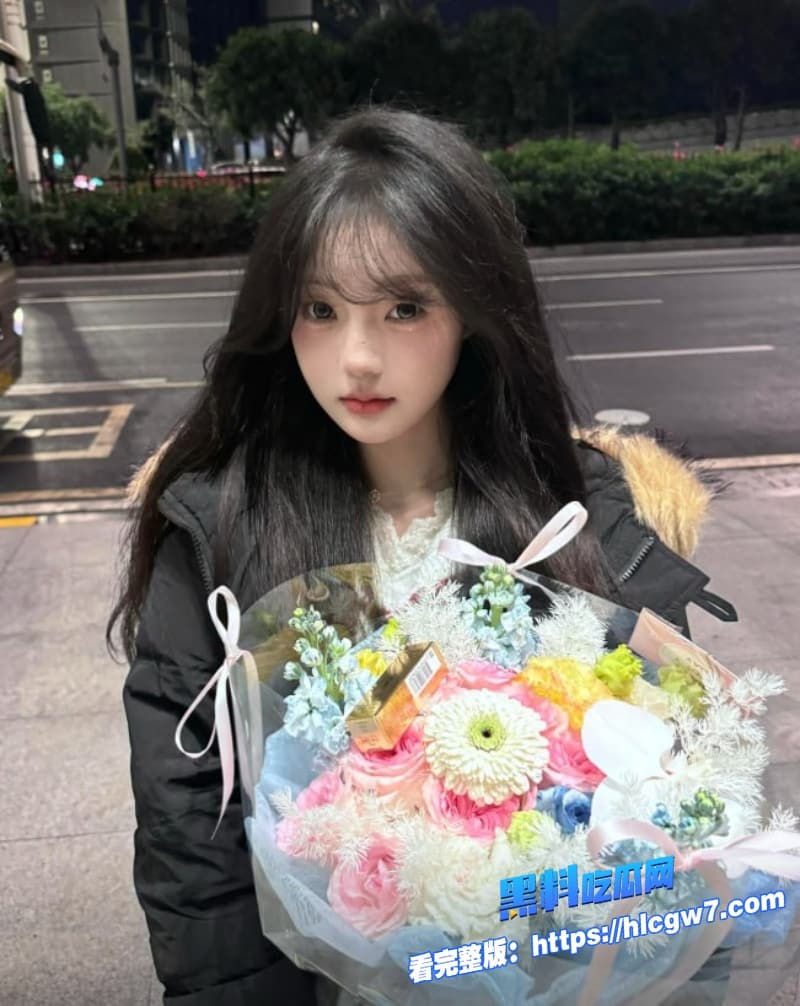 兄妹乱伦哥哥忍不住狂操不穿内裤的色情空姐妹妹粉嫩小穴直接吞到底淫荡精彩对话流出4