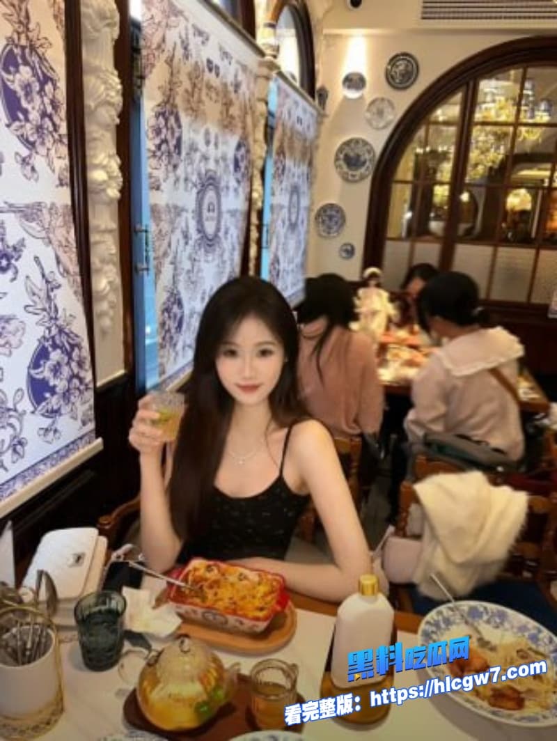 兄妹乱伦哥哥忍不住狂操不穿内裤的色情空姐妹妹粉嫩小穴直接吞到底淫荡精彩对话流出6