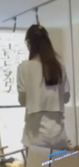 极品大学生 嫩得能掐出水 备战考研 到酒店开房还不忘把作业拿出来写 被后入爆操！1