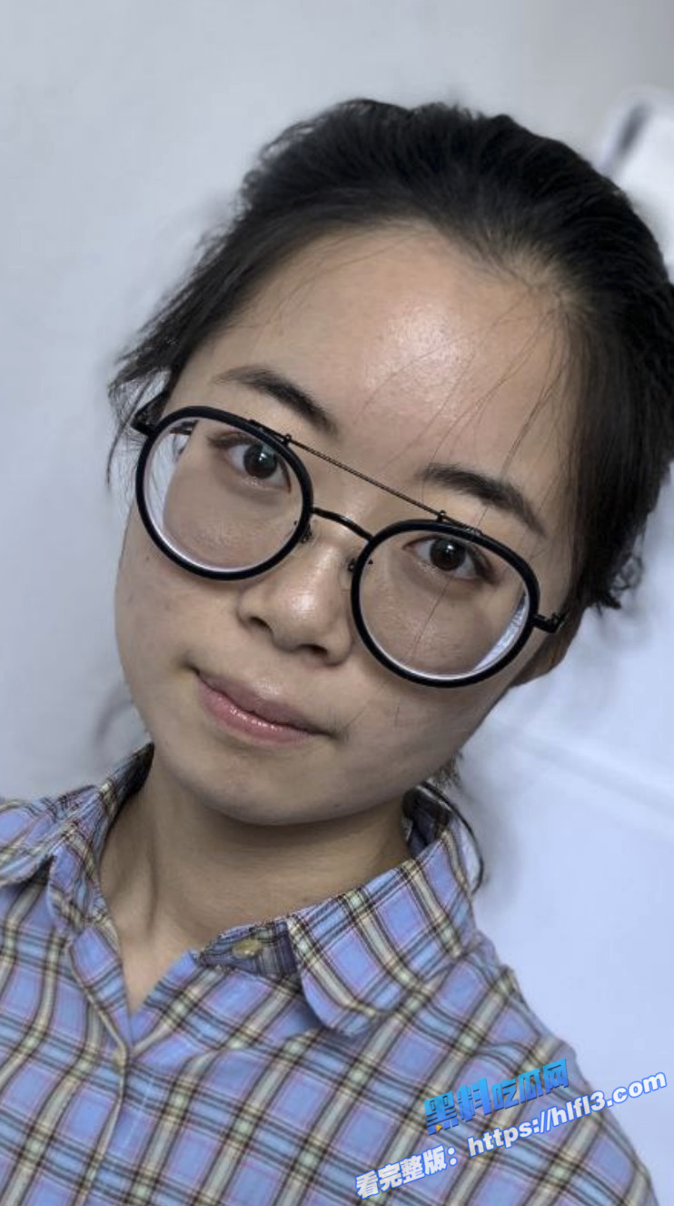 百度云盘独家分享！眼镜妹受男友调教 灰袜足交 深情忘我口交 骚母狗模样展露！1