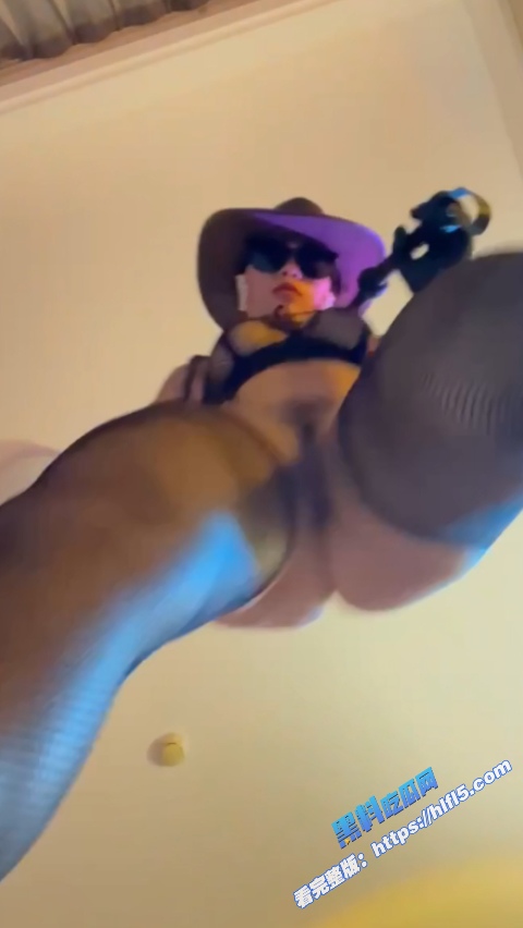 抖音网红健身女王 蜜桃臀绝顶身材 超大肥臀自慰插逼 这大屁股操起来不知道有多爽！1