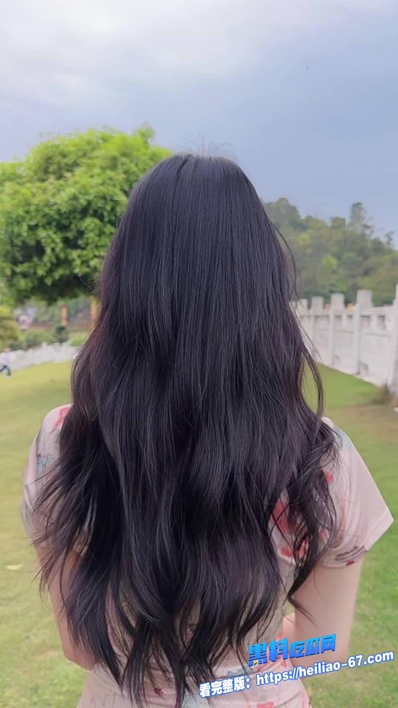 弹力混剪系列高尔夫摇美少女黑丝瑜伽裤热舞看的人欲罢不能2 弹力混剪系列高尔夫摇美少女黑丝瑜伽裤热舞看的人欲罢不能2