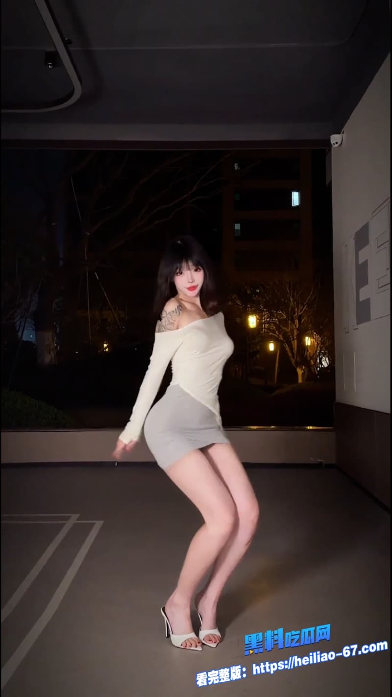 弹力混剪系列高尔夫摇美少女黑丝瑜伽裤热舞看的人欲罢不能7 弹力混剪系列高尔夫摇美少女黑丝瑜伽裤热舞看的人欲罢不能7