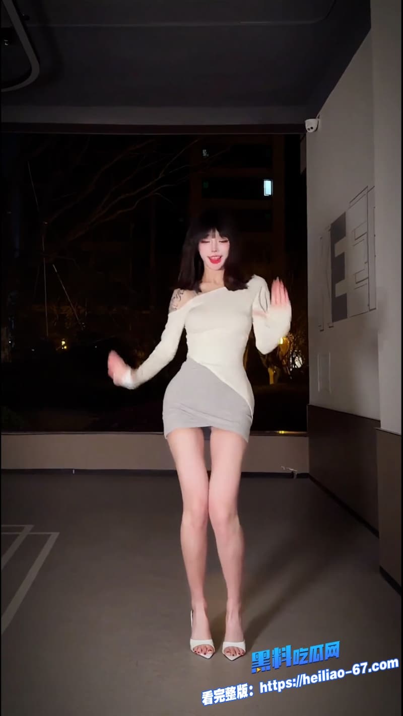 弹力混剪系列高尔夫摇美少女黑丝瑜伽裤热舞看的人欲罢不能8 弹力混剪系列高尔夫摇美少女黑丝瑜伽裤热舞看的人欲罢不能8