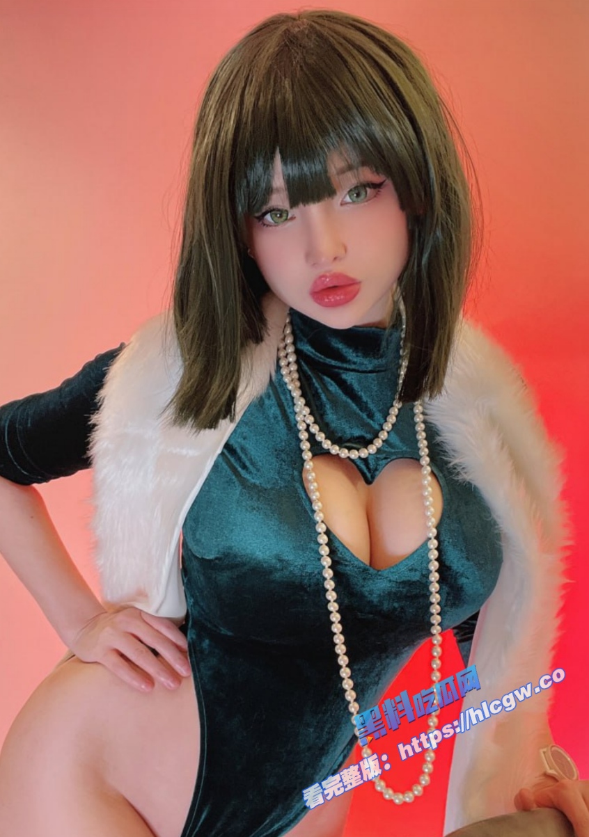 onlyfans人气极品巨乳女神 Hidori_rose cos一拳超人地狱吹雪 假鸡吧疯狂插入，淫水横流，最后都潮吹了！图1