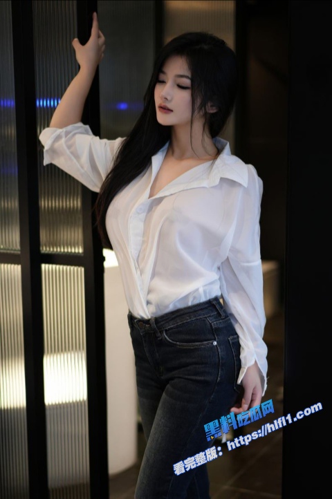 秀人网极品女神 谭小灵 浴室湿身诱惑 定制视频空姐啪啪 无内透鲍完美呈现！6