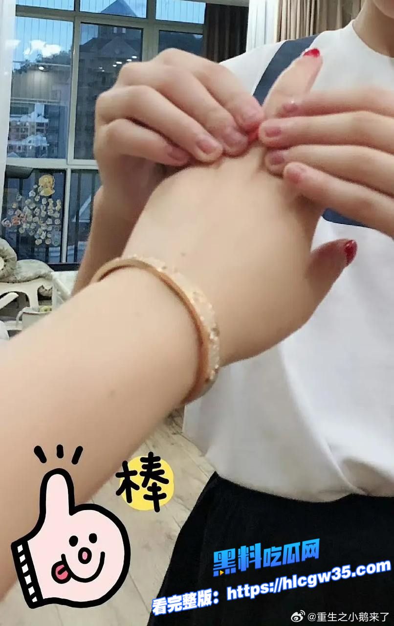 女星 黄杨钿甜 成人礼被曝佩戴230万天价饰品图10.jpg 女星 黄杨钿甜 成人礼被曝佩戴230万天价饰品图10.jpg