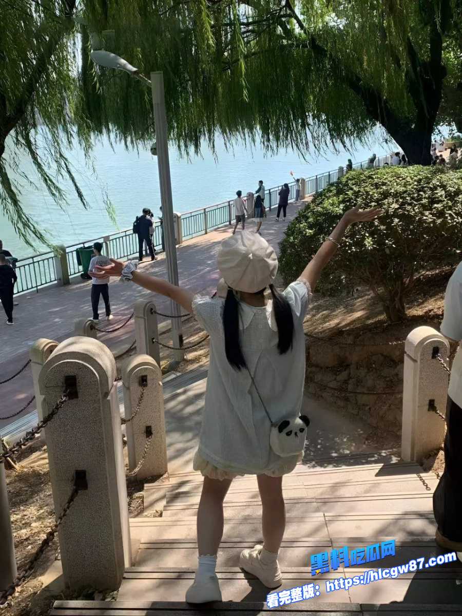 超级卡哇伊的圆脸萝莉学生妹 酒店做爱视频被男友曝光 按住头疯狂的抽插中出 反差十足太会玩了! 3 超级卡哇伊的圆脸萝莉学生妹 酒店做爱视频被男友曝光 按住头疯狂的抽插中出 反差十足太会玩了! 3