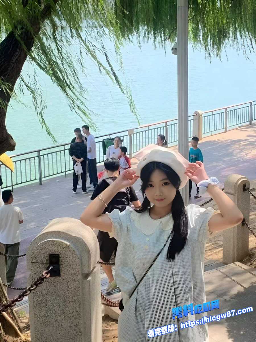超级卡哇伊的圆脸萝莉学生妹 酒店做爱视频被男友曝光 按住头疯狂的抽插中出 反差十足太会玩了! 4 超级卡哇伊的圆脸萝莉学生妹 酒店做爱视频被男友曝光 按住头疯狂的抽插中出 反差十足太会玩了! 4