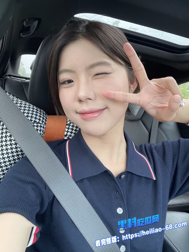 浙江女大学生李萱情侣私拍视频泄露晚上是吃鸡还得加振动棒的骚母狗穿着开裆黑丝被男友操得嗷嗷叫2