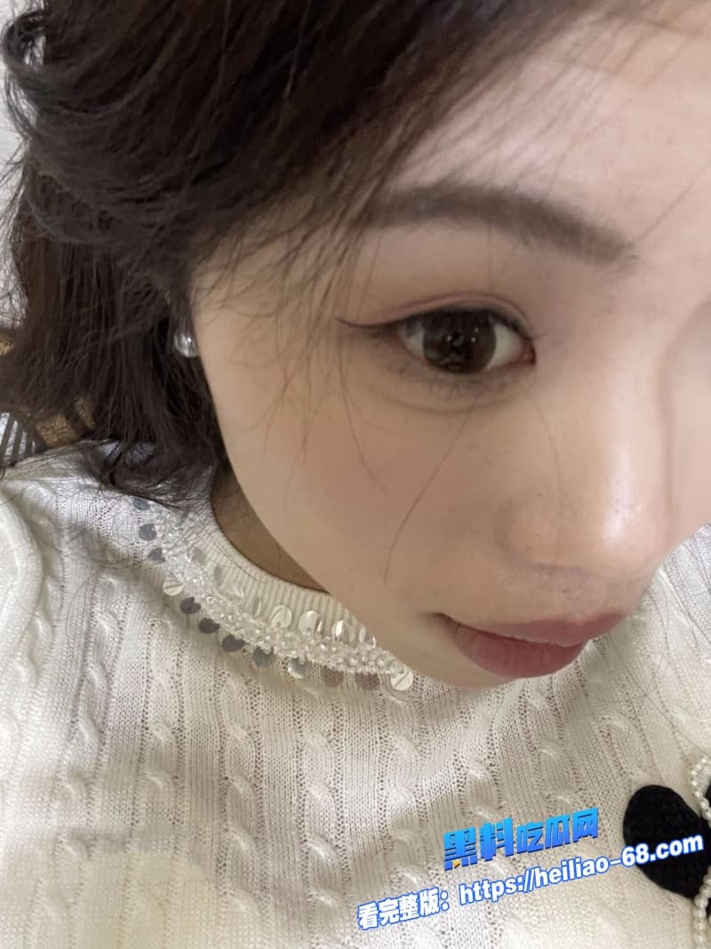浙江女大学生李萱情侣私拍视频泄露晚上是吃鸡还得加振动棒的骚母狗穿着开裆黑丝被男友操得嗷嗷叫3