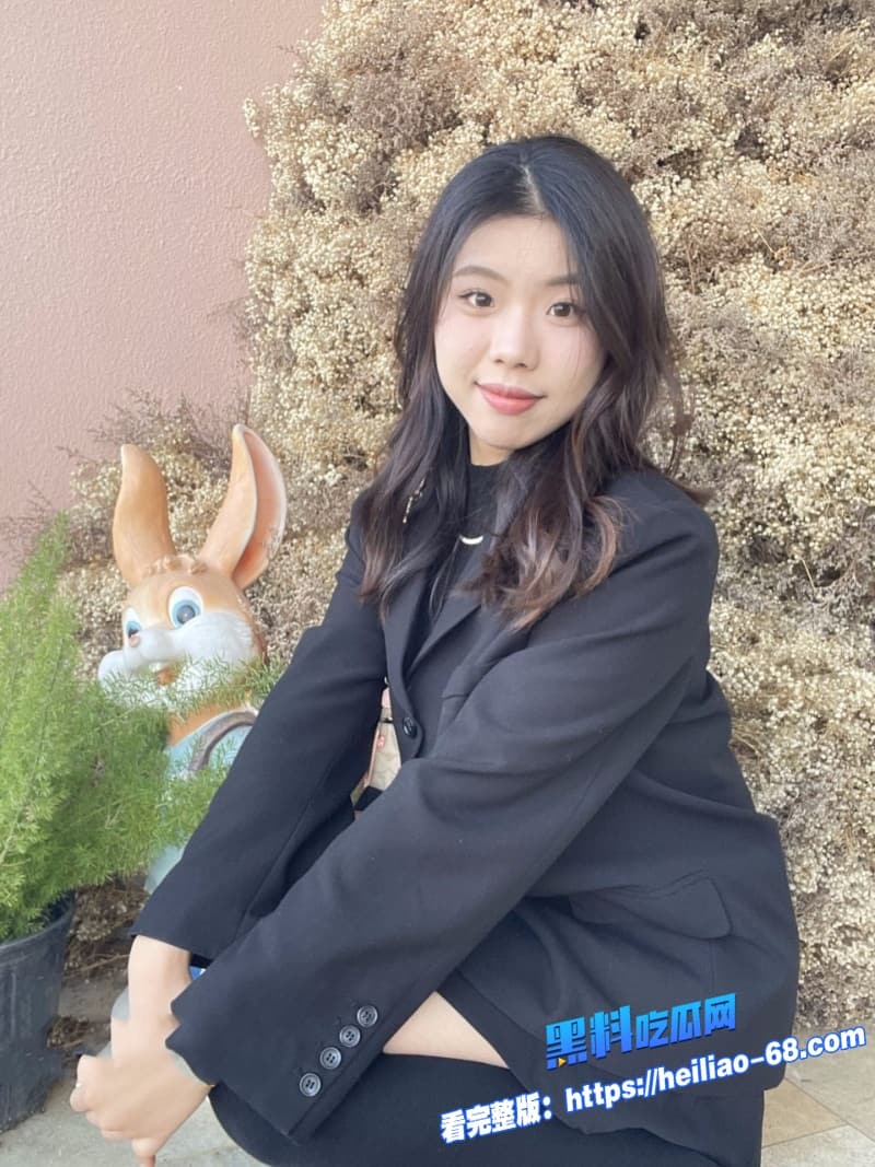 浙江女大学生李萱情侣私拍视频泄露晚上是吃鸡还得加振动棒的骚母狗穿着开裆黑丝被男友操得嗷嗷叫5