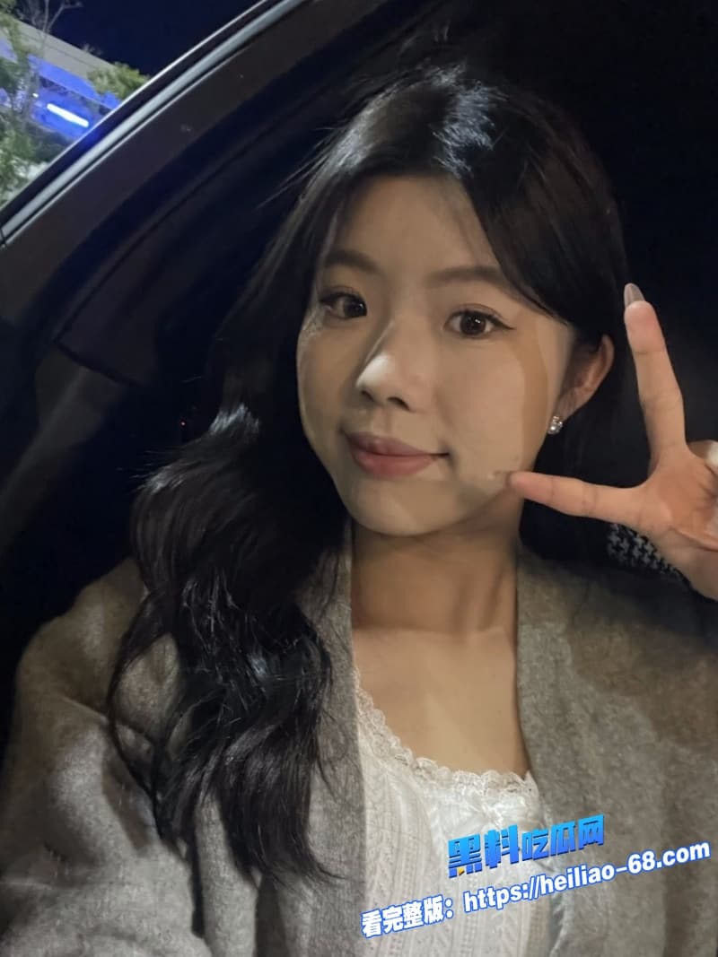 浙江女大学生李萱情侣私拍视频泄露晚上是吃鸡还得加振动棒的骚母狗穿着开裆黑丝被男友操得嗷嗷叫6