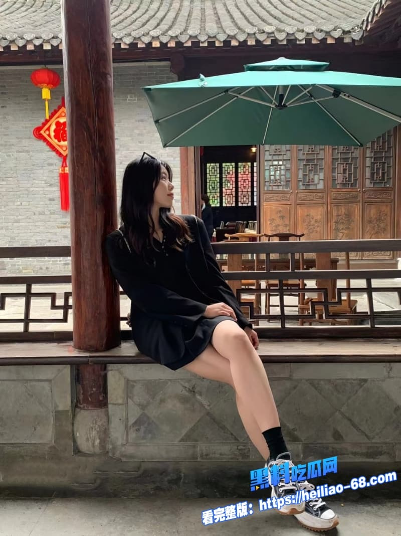 浙江女大学生李萱情侣私拍视频泄露晚上是吃鸡还得加振动棒的骚母狗穿着开裆黑丝被男友操得嗷嗷叫7