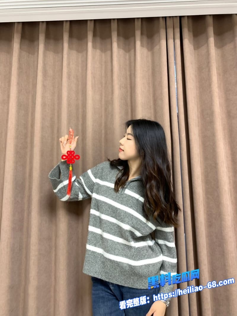 浙江女大学生李萱情侣私拍视频泄露晚上是吃鸡还得加振动棒的骚母狗穿着开裆黑丝被男友操得嗷嗷叫10