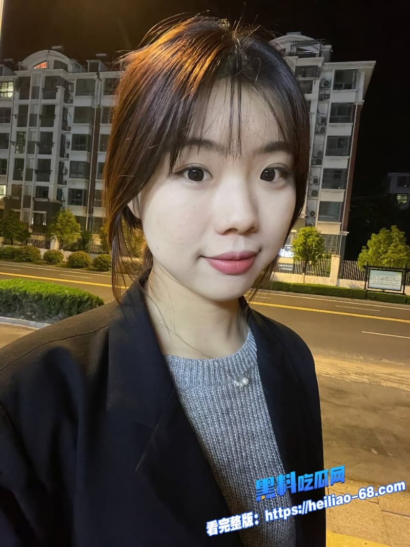 浙江女大学生李萱情侣私拍视频泄露晚上是吃鸡还得加振动棒的骚母狗穿着开裆黑丝被男友操得嗷嗷叫15