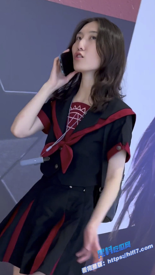 街头抄底偷拍！偷拍大神地铁抄底短裙小美眉 小妹妹居然没穿内裤 粉嫩小穴尽情展示！1