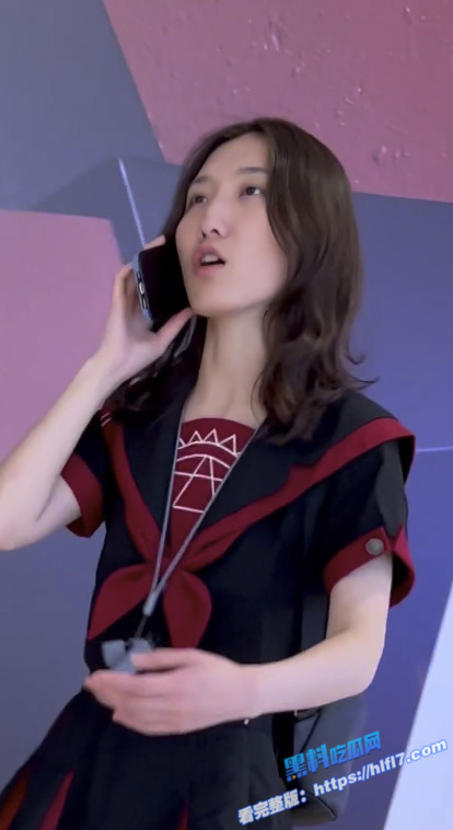 街头抄底偷拍！偷拍大神地铁抄底短裙小美眉 小妹妹居然没穿内裤 粉嫩小穴尽情展示！2