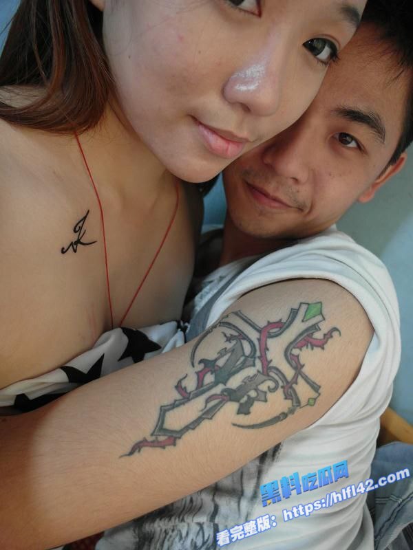 极品人妻少妇 背着老公出轨纹身小伙儿 吃鸡技术特别娴熟 看着好刺激啊36