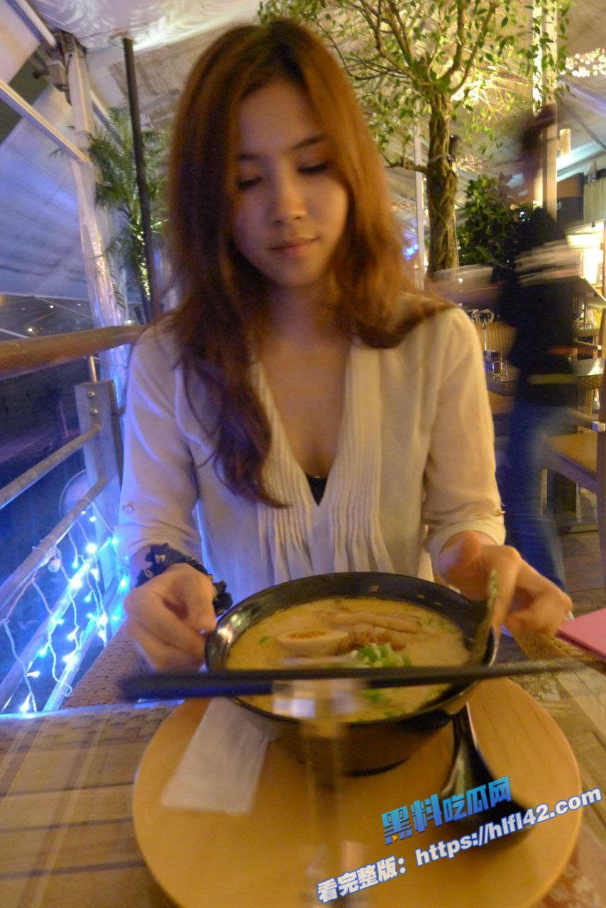 极品人妻少妇 背着老公出轨纹身小伙儿 吃鸡技术特别娴熟 看着好刺激啊48