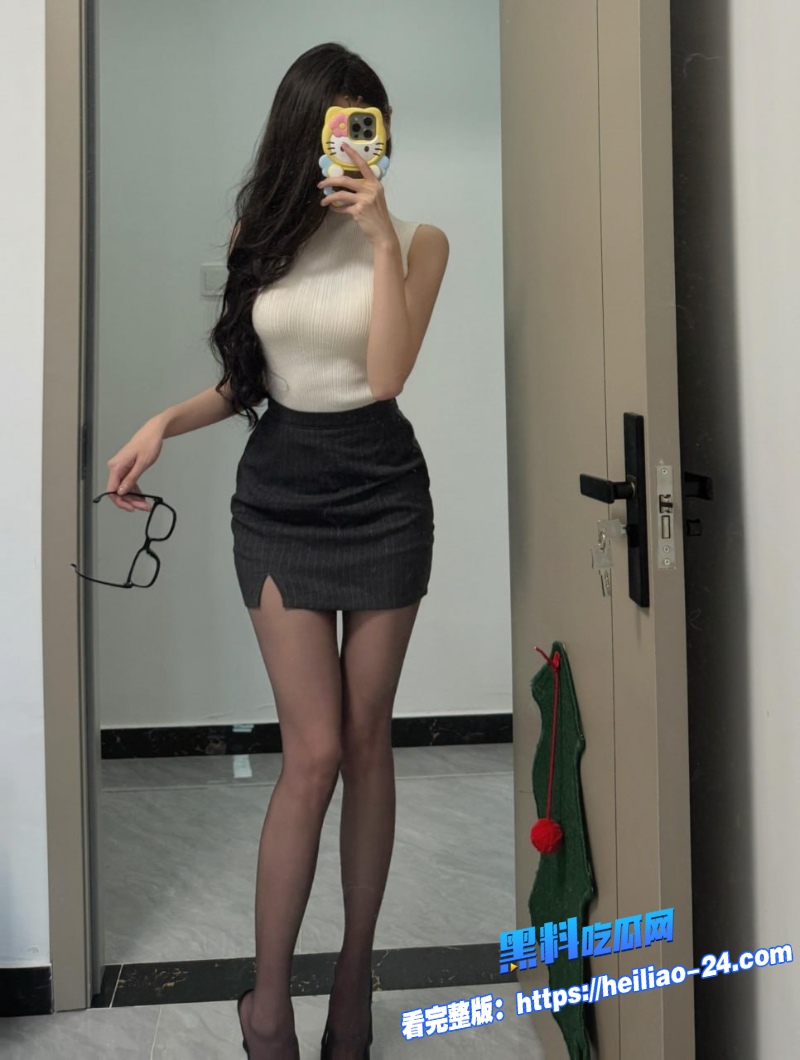 潜规则公司裁员危机下极品肥臀熟女员工私密故事曝光3 潜规则公司裁员危机下极品肥臀熟女员工私密故事曝光3
