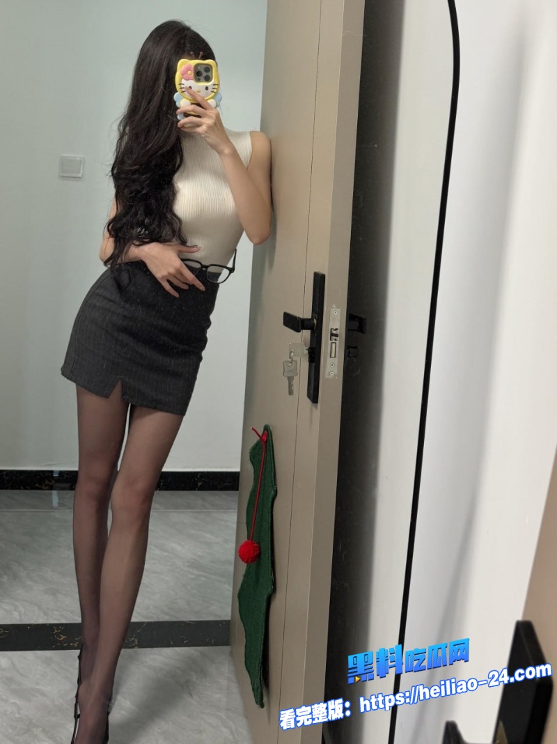 潜规则公司裁员危机下极品肥臀熟女员工私密故事曝光4 潜规则公司裁员危机下极品肥臀熟女员工私密故事曝光4