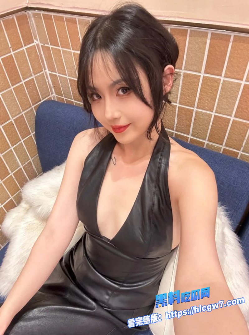 高颜值蒙眼小母狗黑丝诱惑足交乳交双重伺候主人连射两次6